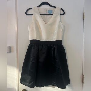 CeCe Black and Cream Sleeveless Mini Dress size 6 (R104)